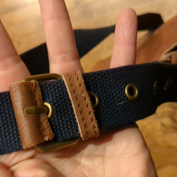 Lucky Brand southwestern crossbody with gold and leather details - Picture 10 of 15